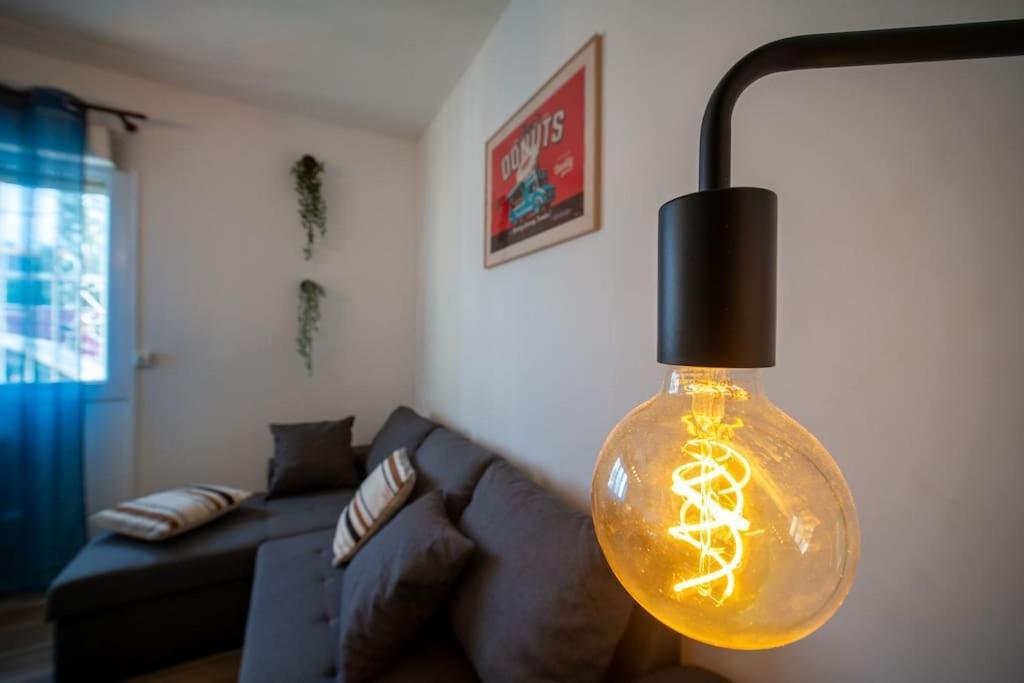 Fully Equiped Wifi Apartment Sleeps 6 مارسيليا المظهر الخارجي الصورة